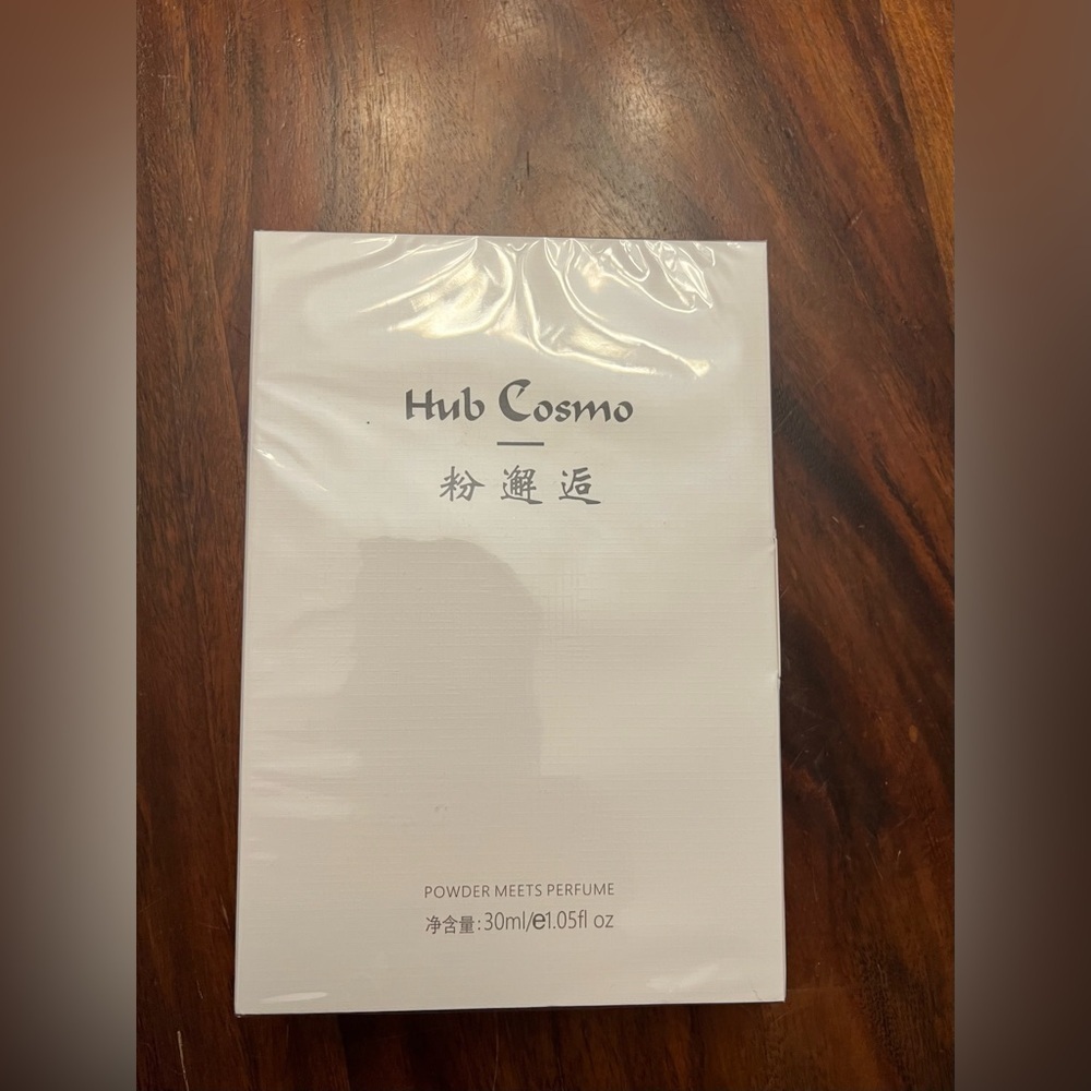 Hub Cosmo Powder Meets Perfume